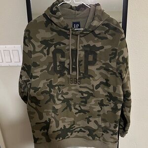 GAP Men's Green Camouflage Hoodie